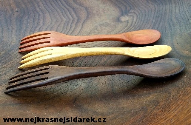 Vidličko-lžička - Set tří kusů > varianta Set-ořešák, švestka, třešeň