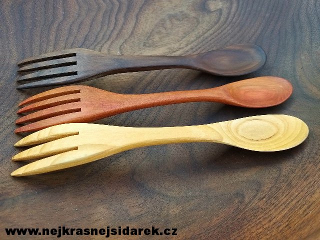 Vidličko-lžička - Set tří kusů > varianta Set-ořešák, švestka, třešeň