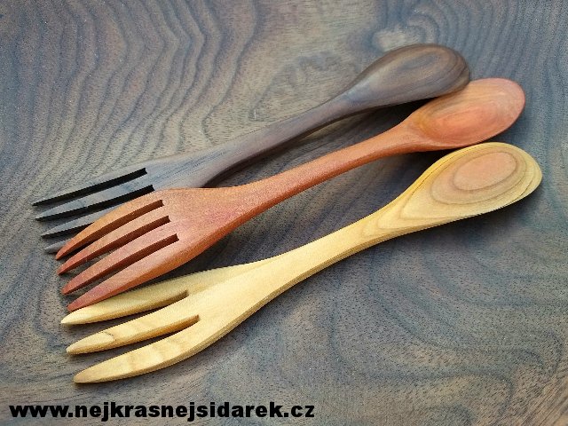 Vidličko-lžička - Set tří kusů > varianta Set-ořešák, švestka, třešeň