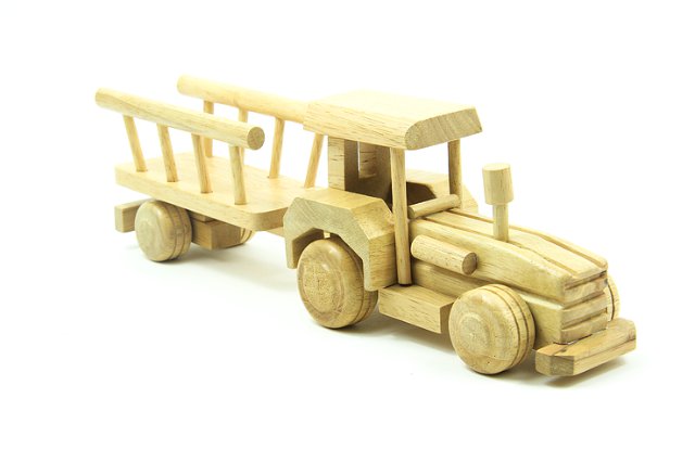 Malý dřevěný traktor > varianta dřevo