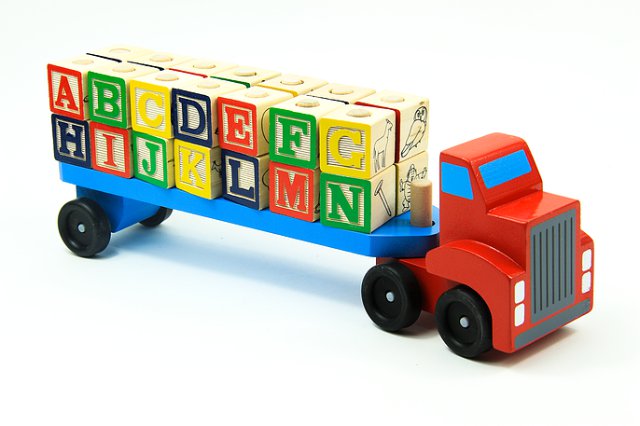 Nákladní tahač s kostkami > varianta auto