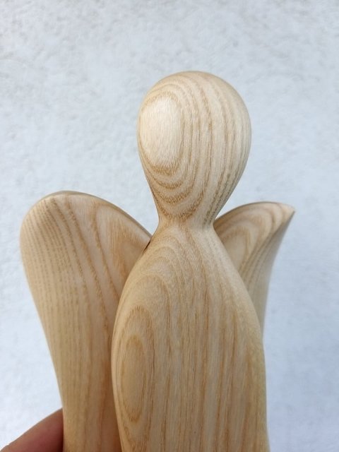 Anděl ze dřeva - velký > varianta Jasan