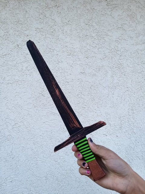 Dřevěný meč - zelená šňůrka > varianta malý