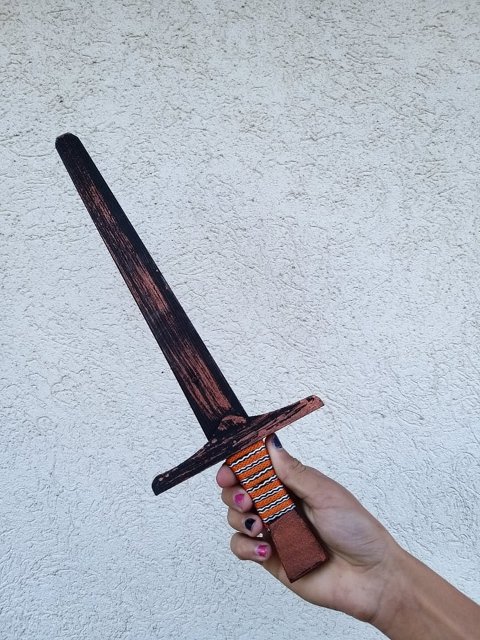 Dřevěný meč - oranžová šňůrka > varianta malý