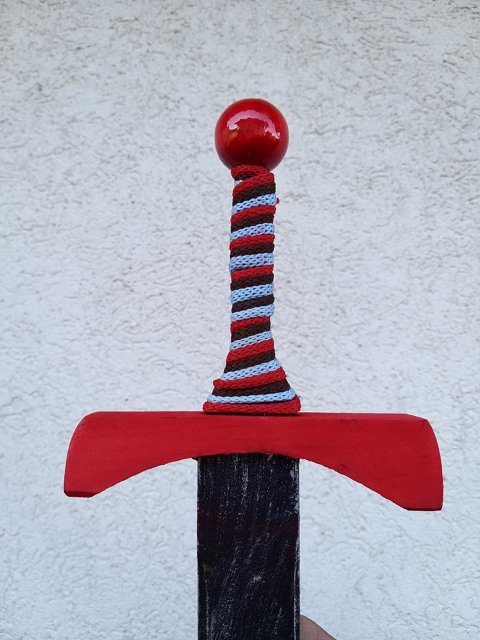 Dřevěný meč s koulí > varianta červený