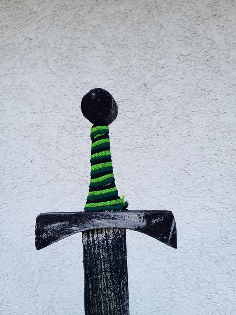 Černý dřevěný meč > varianta zelený