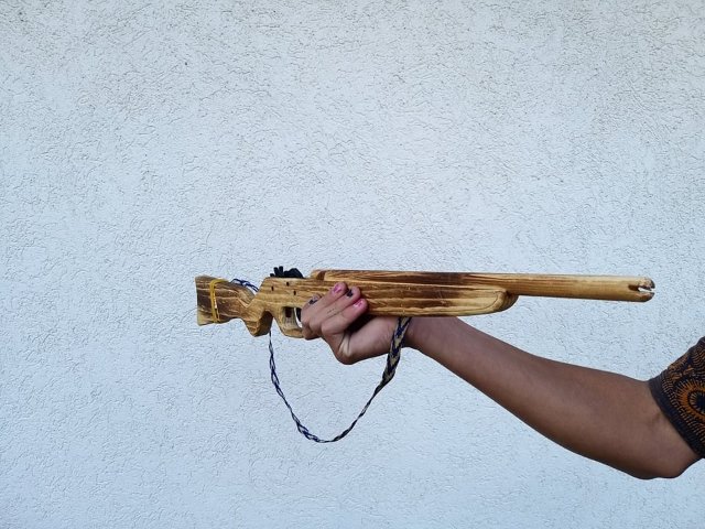 Dřevěná puška na gumičky > varianta dřevo