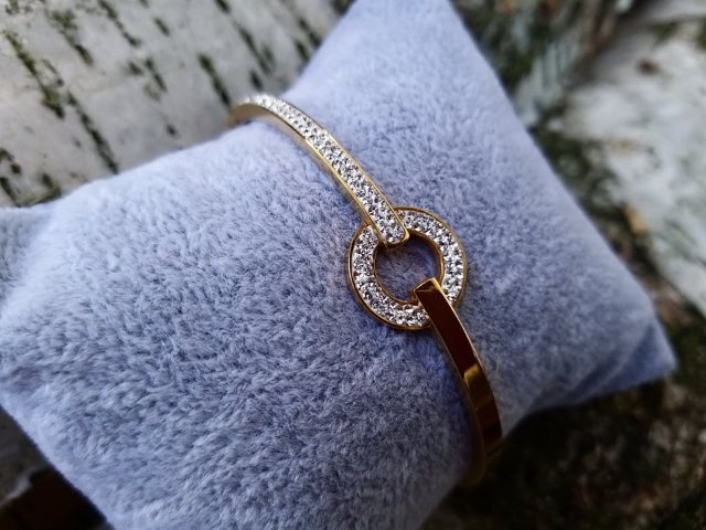 Zlatý náramek s kamínky > varianta Chirurgická ocel