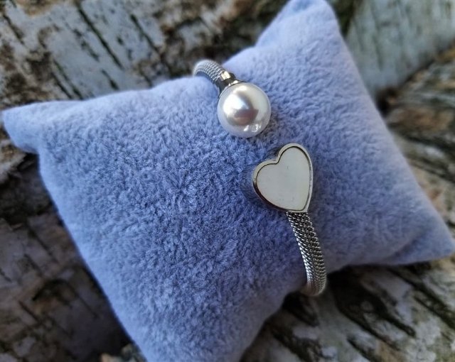 Stříbrný náramek s perletí > varianta Chirurgická ocel