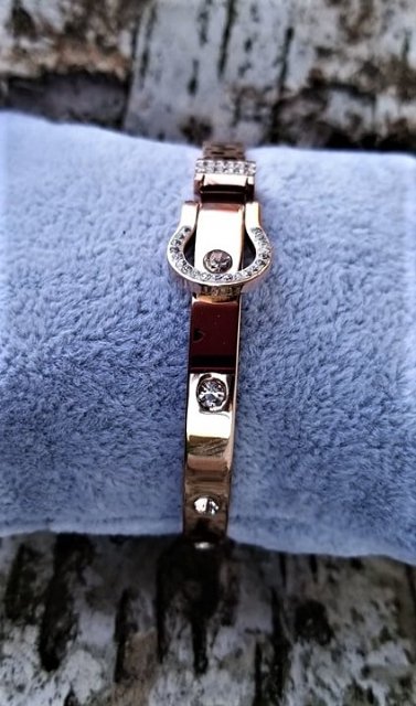 Stříbrný náramek s kamínky > varianta Chirurgická ocel