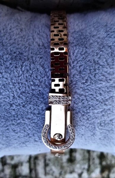 Stříbrný náramek s kamínky > varianta Chirurgická ocel