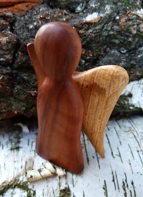 Dřevěný andílek z hrušně > varianta Anděl malý