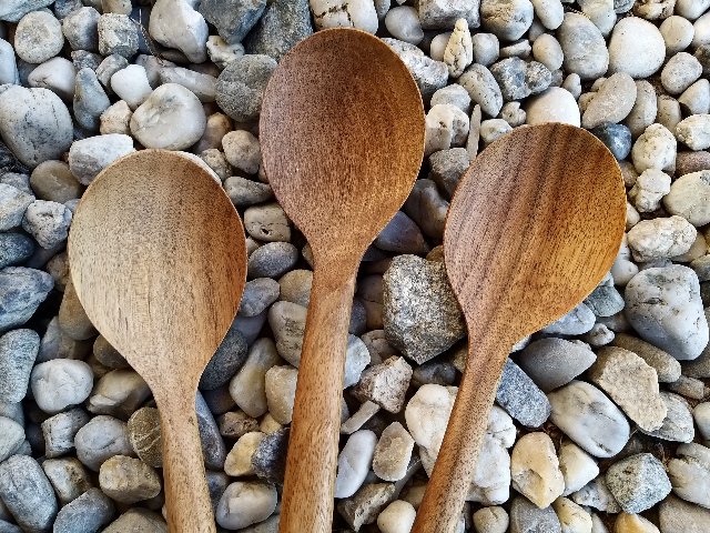 Dřevěná lžíce z ořešáku vlašského > varianta široká