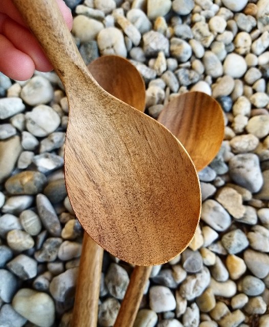 Dřevěná lžíce z ořešáku vlašského > varianta široká
