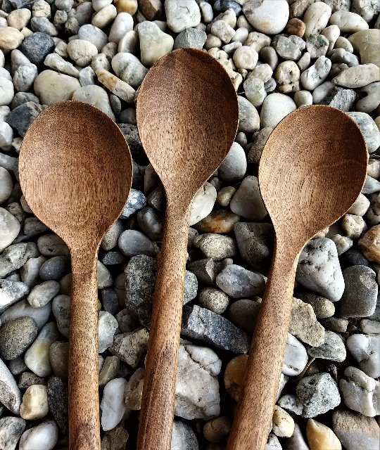 Dřevěná lžíce z ořešáku vlašského > varianta široký