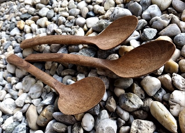 Dřevěná lžíce z ořešáku vlašského > varianta široký