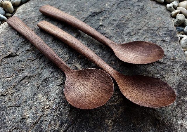 Dřevěná lžíce z ořešáku amerického > varianta široká