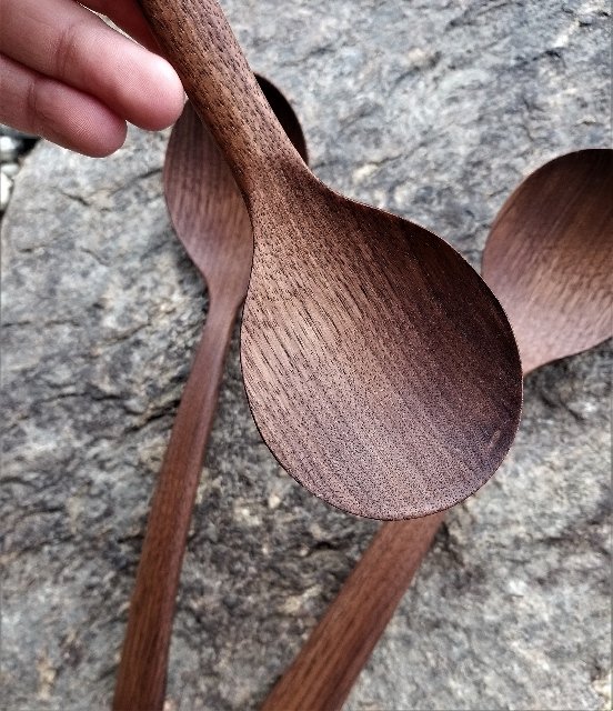 Dřevěná lžíce z ořešáku amerického > varianta široká