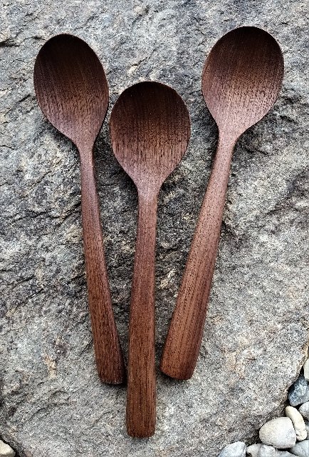 Dřevěná lžíce z ořešáku amerického > varianta široká