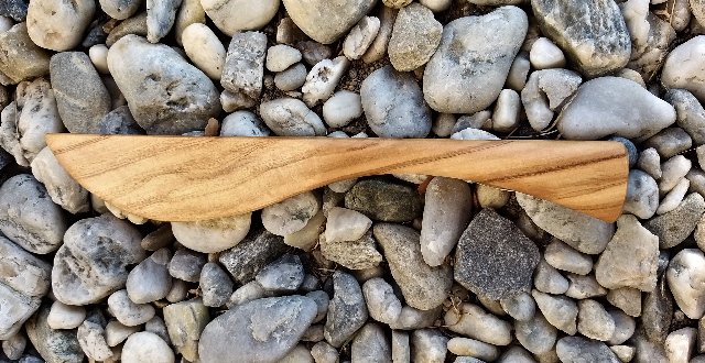 Dřevěný olivový nůž na máslo > varianta špičatý