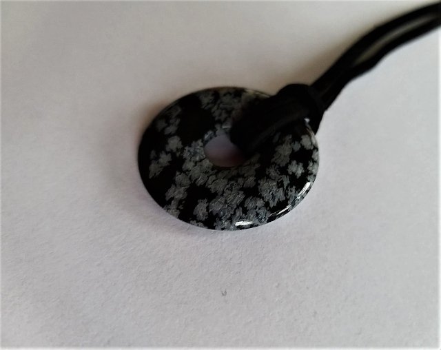 Donut z obsidiánu vločkového > varianta černý