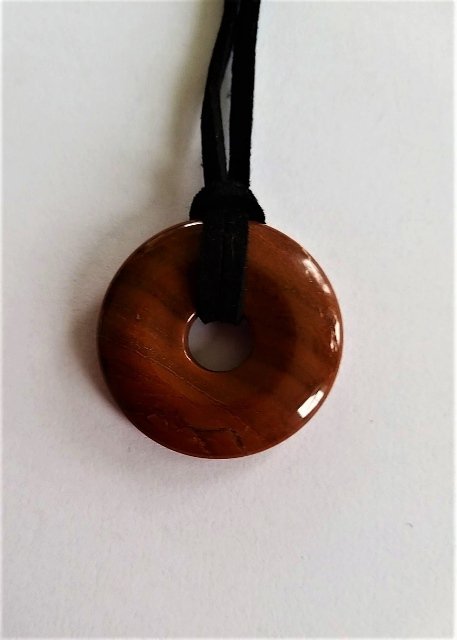 Donut z jaspisu červeného > varianta tmavě červený