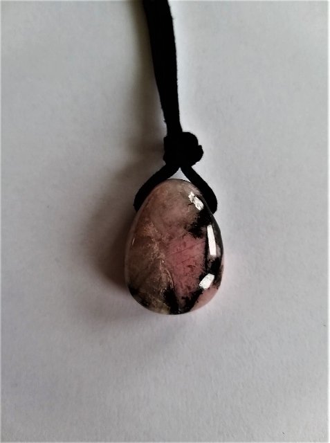 Kámen z rodonitu > varianta flekatý