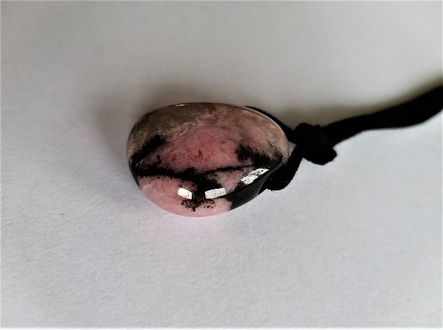 Kámen z rodonitu > varianta flekatý