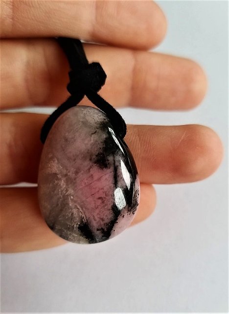 Kámen z rodonitu > varianta flekatý