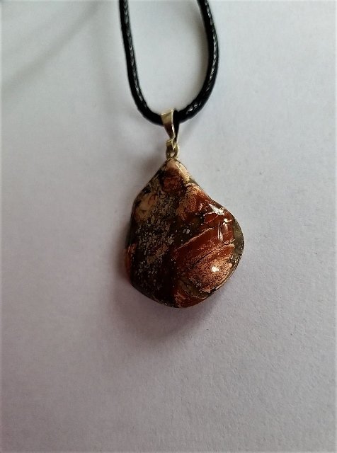 Jaspisový kamínek > varianta prorostlý