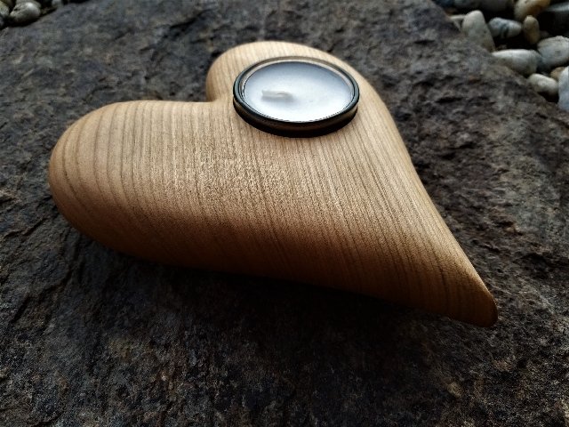 Dřevěný svícen srdce - varianta Třešeň