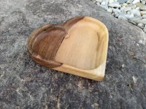 Miska ve tvaru srdce > varianta Ořešák vlašský