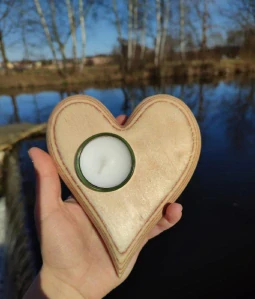 Dřevěný svícen srdce - varianta Bříza