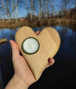  Dřevěný svícen srdce - varianta Jasan