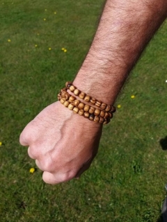 Dřevěný náramek z Třešně > varianta pánský