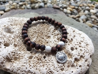 Náramek z ořešáku s magnezitem > varianta PÁNSKÁ, DÁMSKÁ, DĚTSKÁ