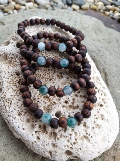 Náramek z ořešáku s achátem > varianta PÁNSKÁ, DÁMSKÁ, DĚTSKÁ