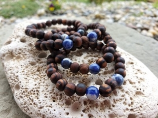 Náramek z ořešáku se sodalitem > varianta PÁNSKÁ, DÁMSKÁ, DĚTSKÁ