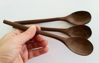Dřevěná lžíce - Ořešák tmavý > varianta užší náhubek