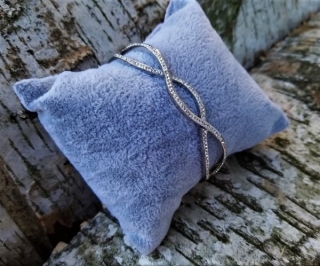 Stříbrný náramek s kamínky > varianta Chirurgická ocel