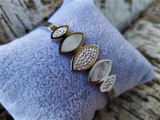 Stříbrný náramek s perletí > varianta Chirurgická ocel