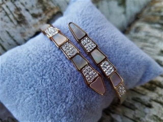 Červený náramek s perletí > varianta Chirurgická ocel