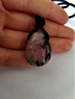 Kámen z rodonitu > varianta flekatý