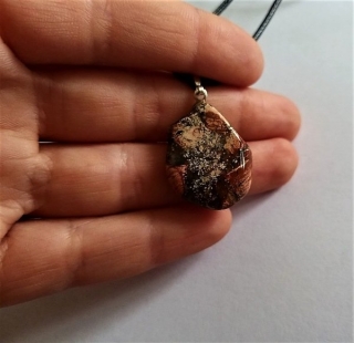 Jaspisový kamínek > varianta prorostlý