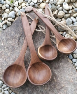 Maxi naběračka z ořešáku amerického > varianta ořešák